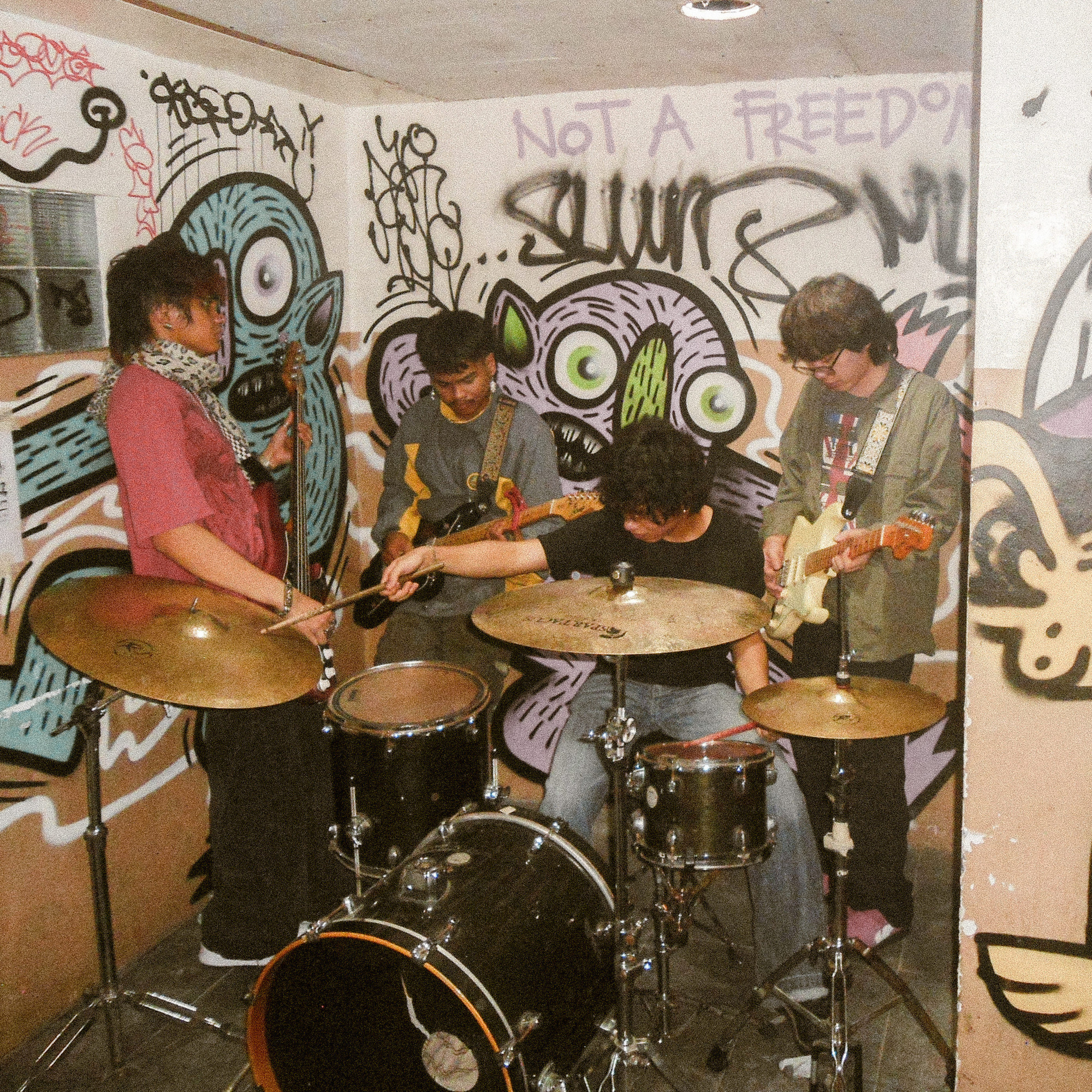 TRACK REVIEW: ok bouquet – Internet